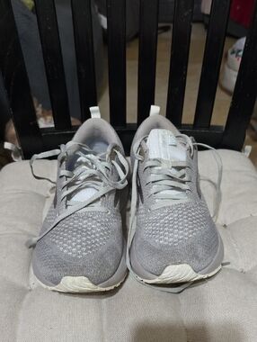 Brooks Women's Gray Mesh Sneakers Used Size 8